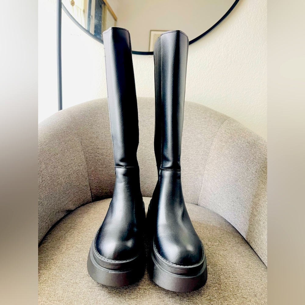 Black Chelsea boots Size 7